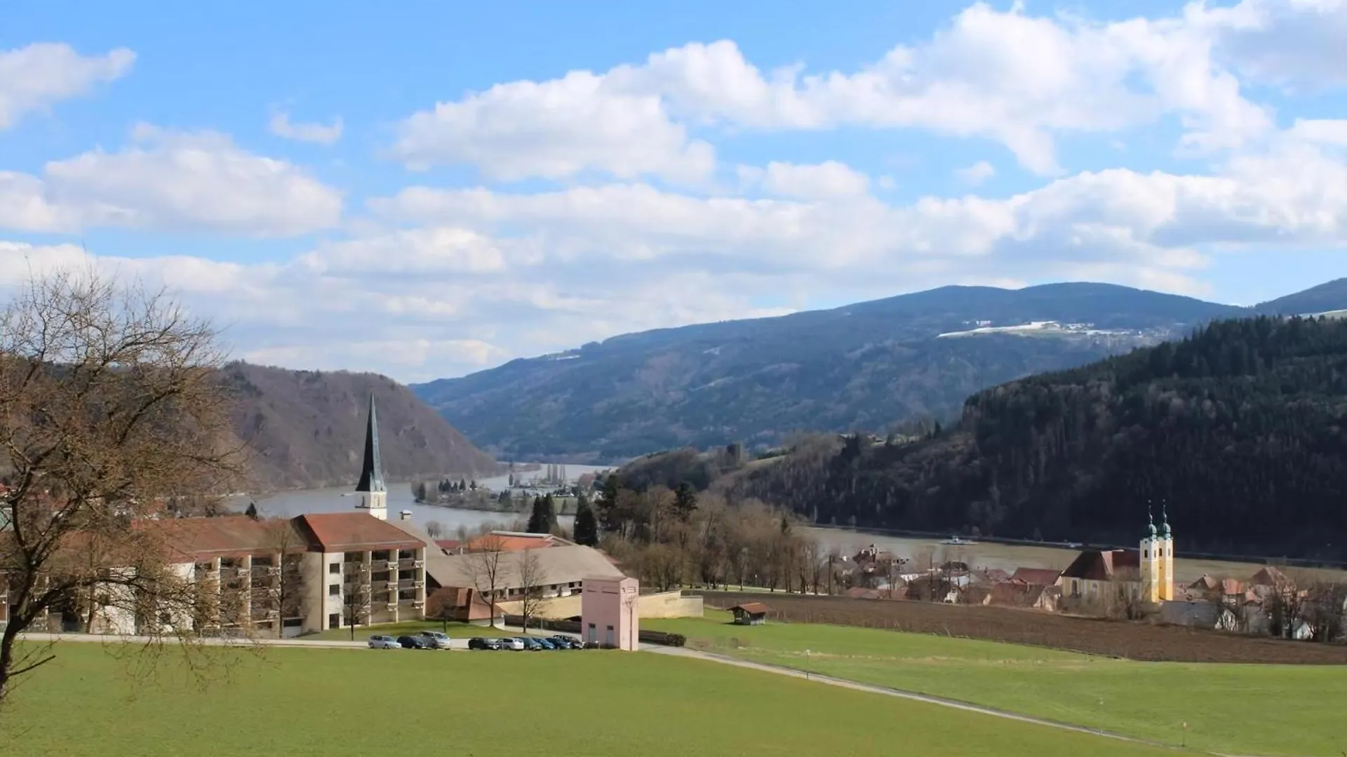 Lägenhet Gemuetliche Ferienwohnung Mit Blick Auf Die Donau Obernzell